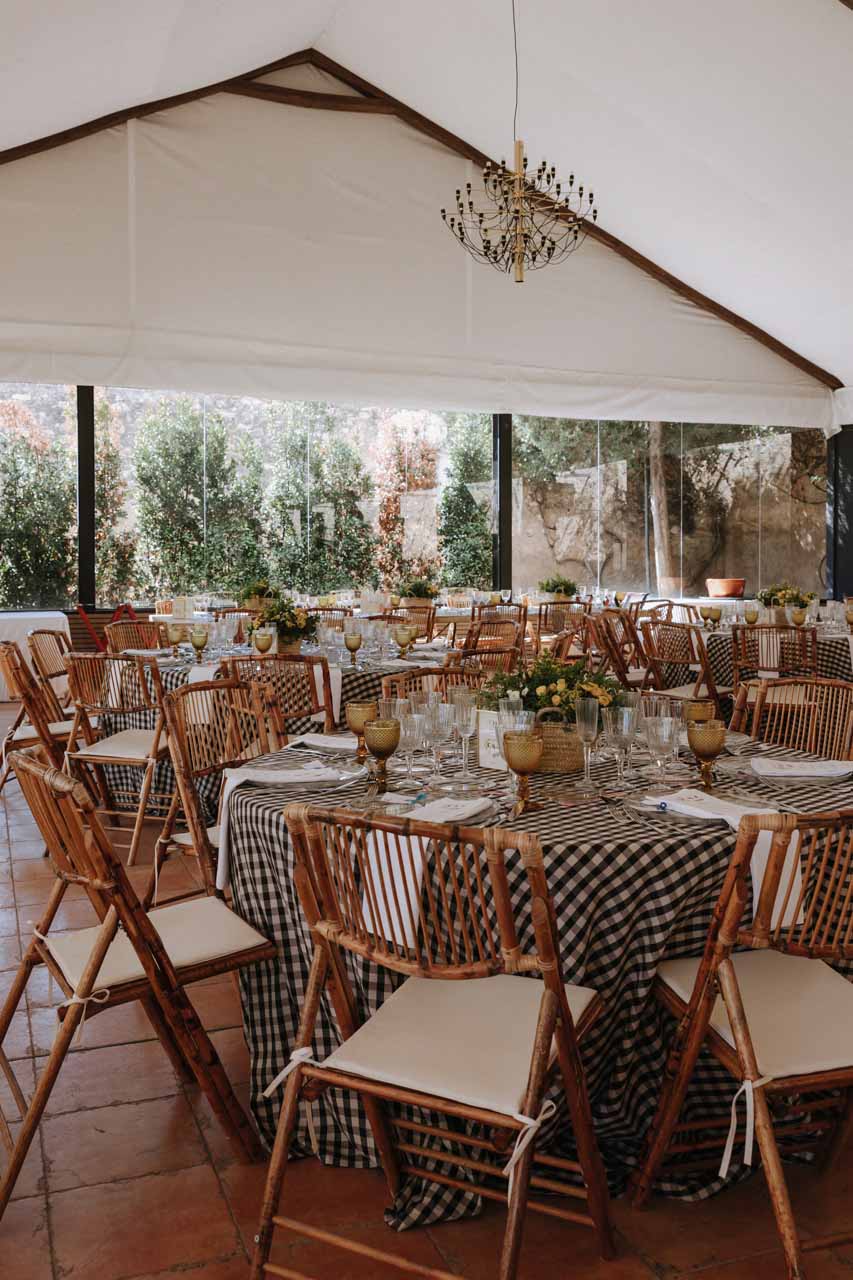 Decoración para bodas en La Huerta by Bonho. Montaje de mobiliario y menaje