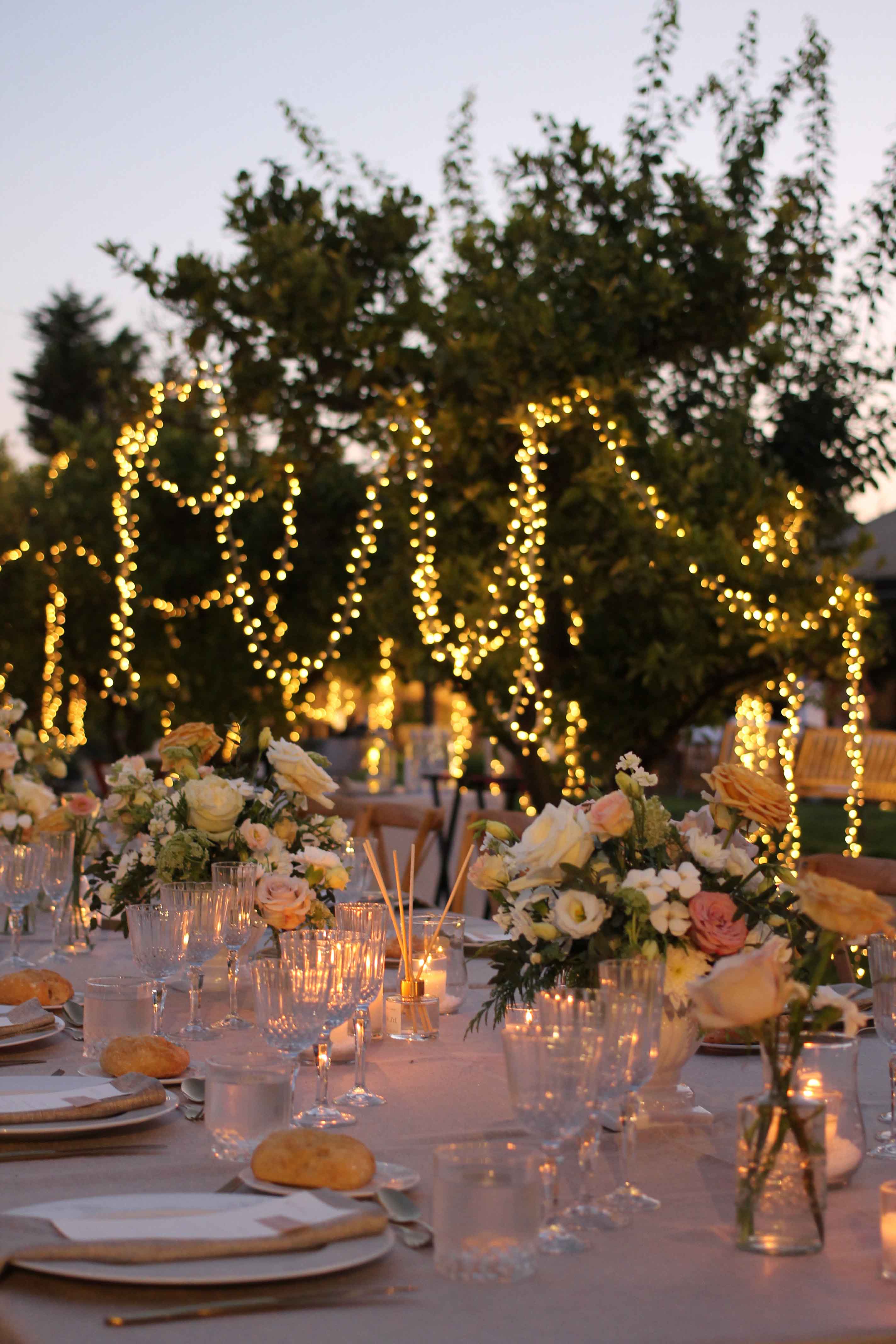 Montaje de banquete de boda en los jardines de la masía La Huerta by Bonho